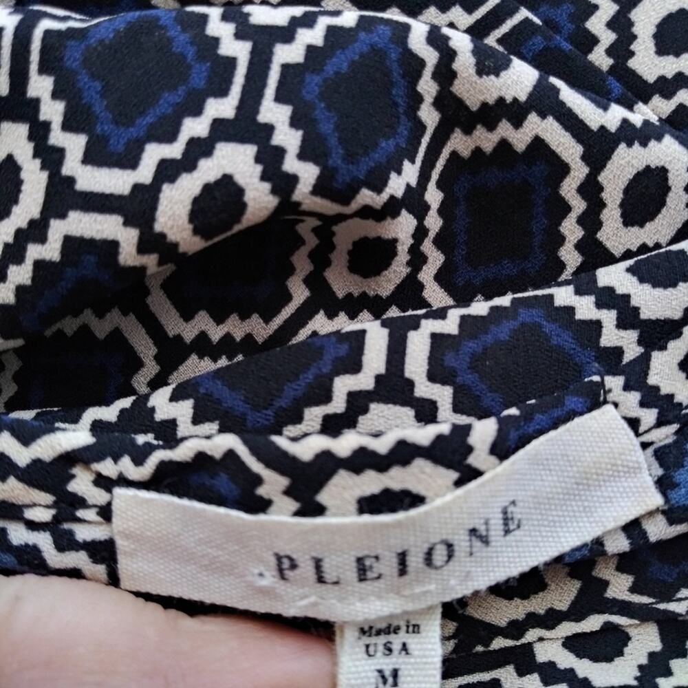 Pleione Black Blue Cuffed Sleeve Aztec Print Blouse Size M - Picture 6 of 7